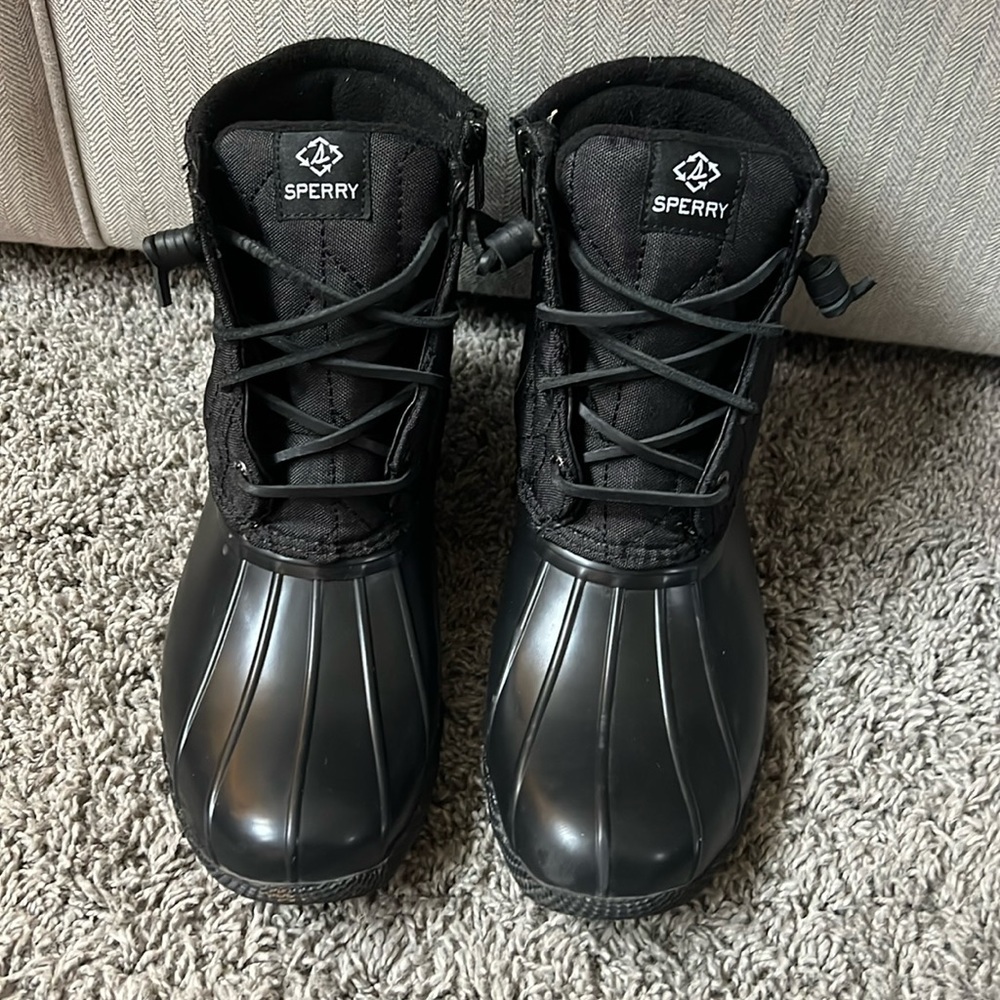 Sperry quilted black duck boots. Size 8